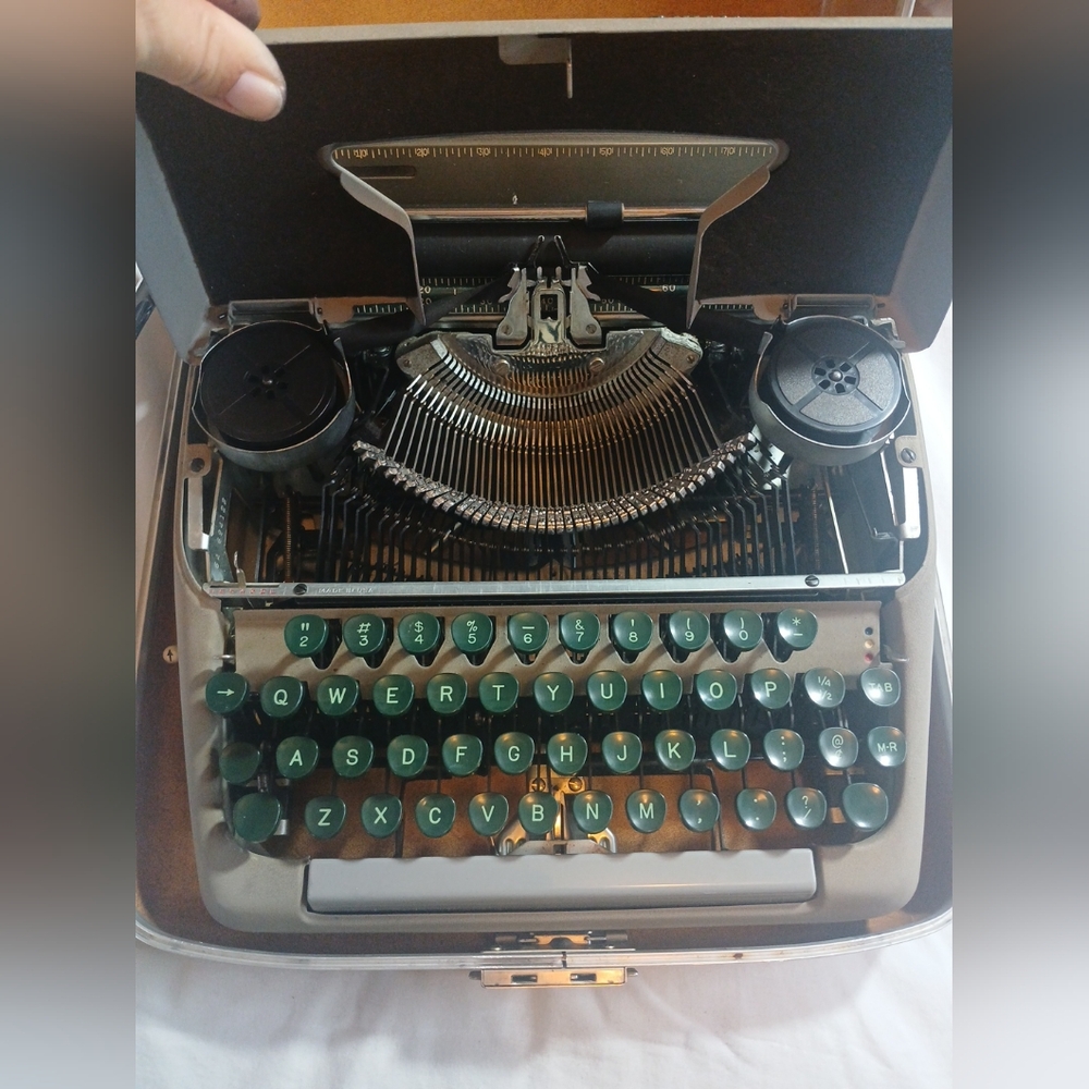 Smith-Corona Vintage Silent Type Writer With Carrying Case